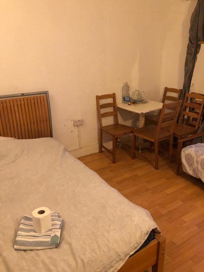 Private In 3 Bedroom Flat!! Londra
